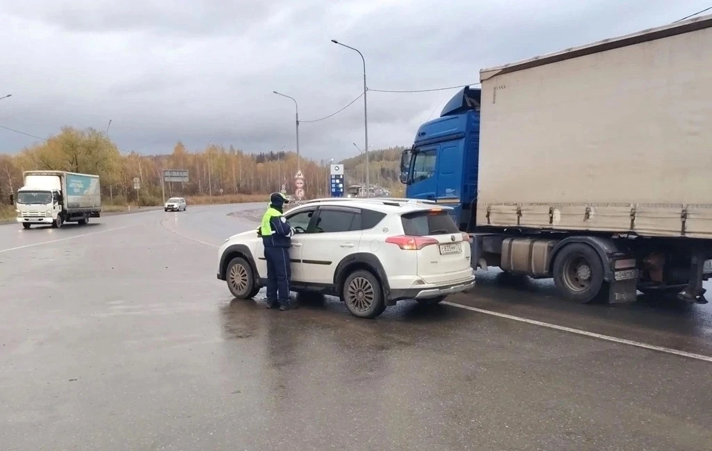 Сплошную проверку провели тобольские автоинспекторы