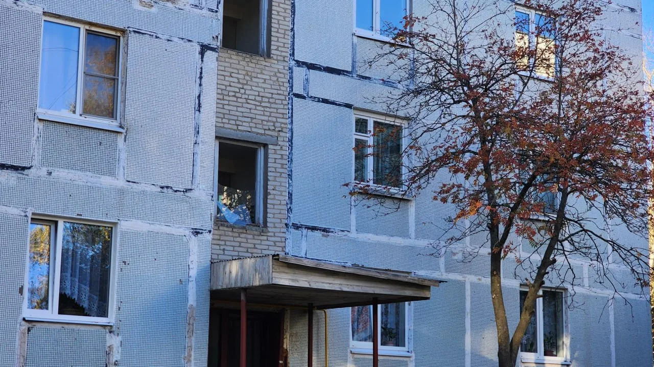 🏠В селе Татариново продолжают устранять последствия падения обломков беспилотников.