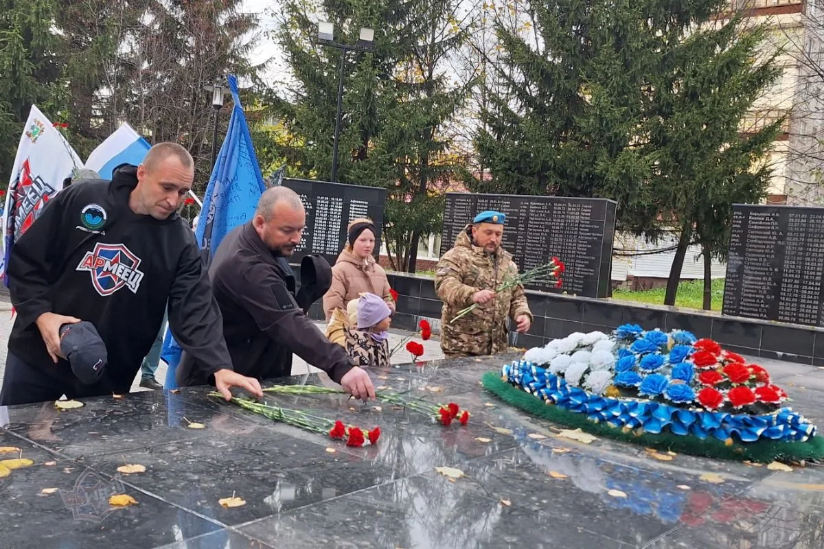 В Сквере воинов-интернационалистов прошло возложение цветов в память о бойцах, отдавших...