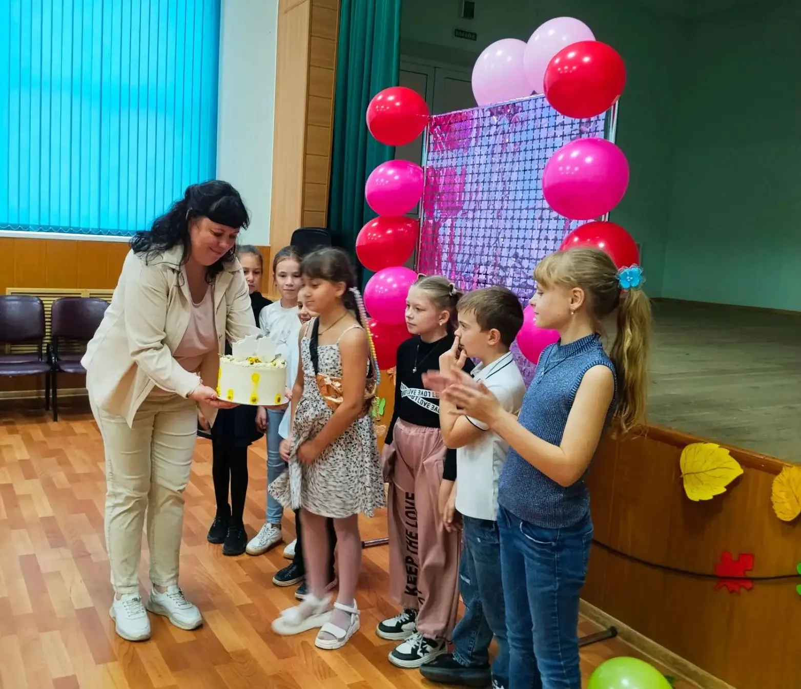📅🎁 10 октября в Молодежном Доме культуры весело и шумно прошла развлекательная програ...
