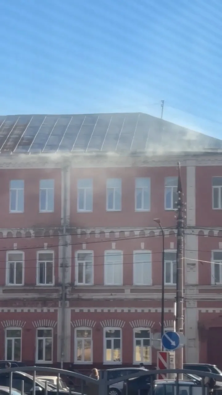 ❗️ Новые подробности пожара у школы №2 в Орле: 400 человек эвакуировали