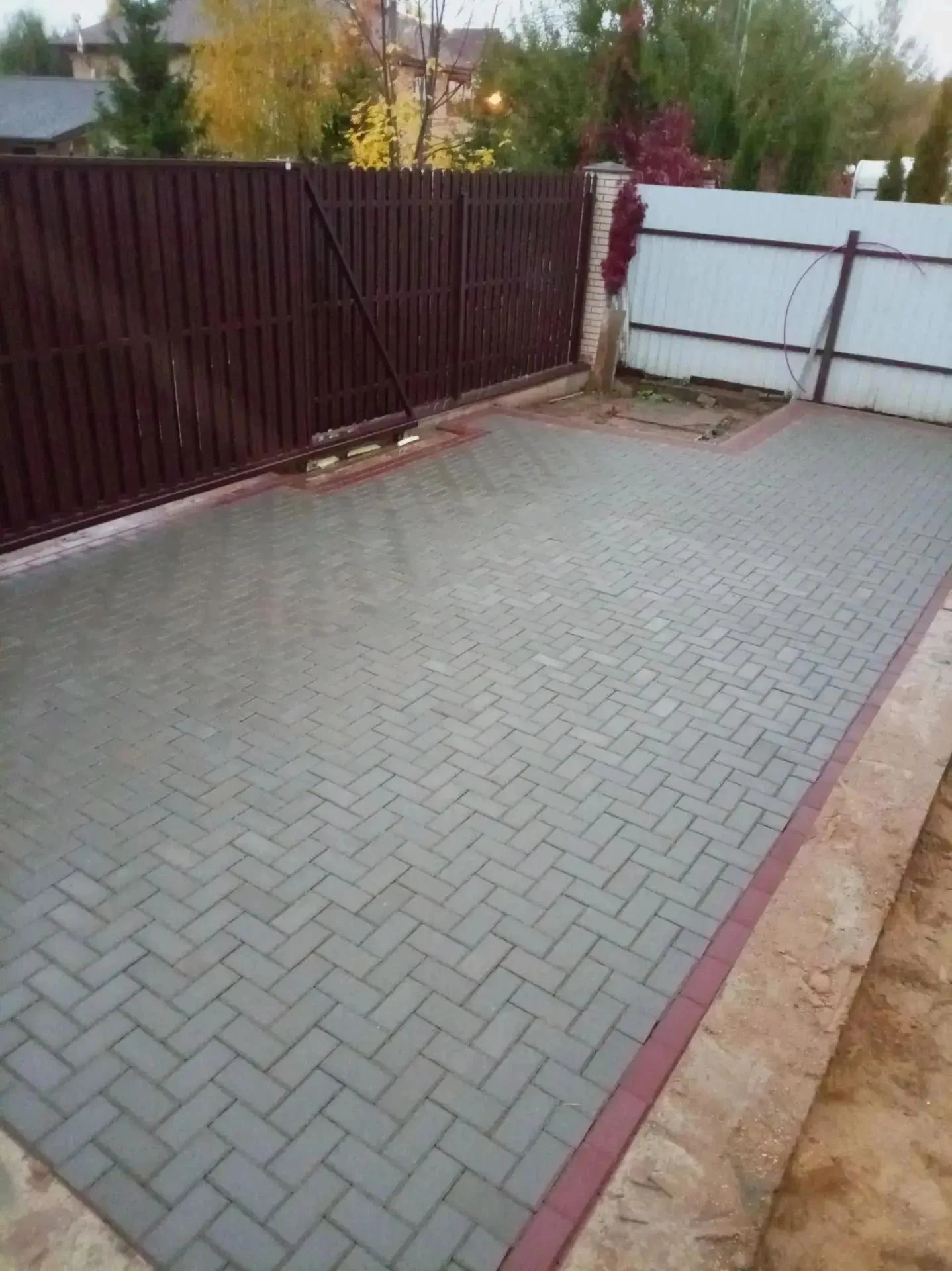 Отмостка, парковка из брусчатки. Марьино
