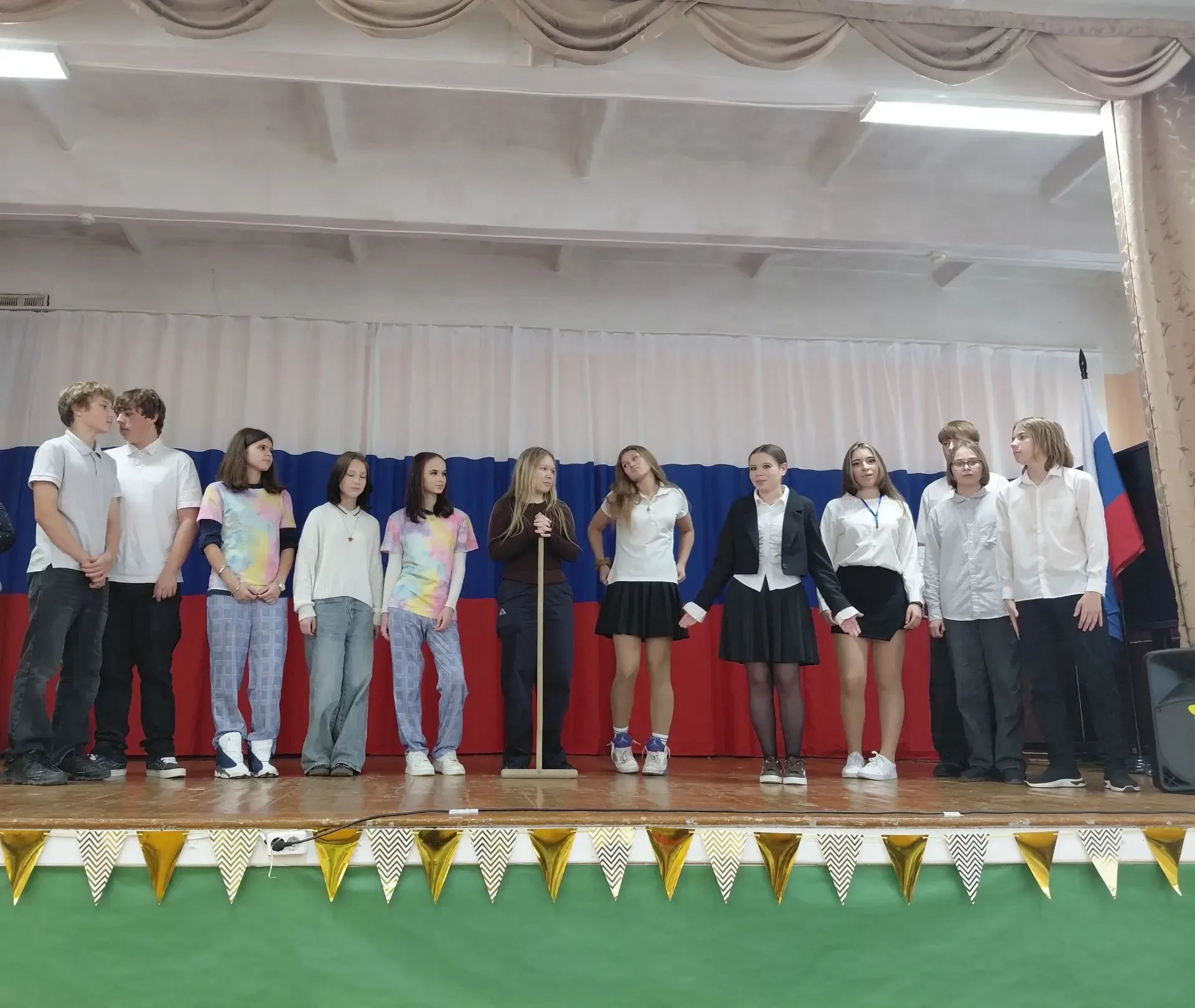 В День учителя на сцене нашей школы развернулись события удивительно теплого и мудрого ...