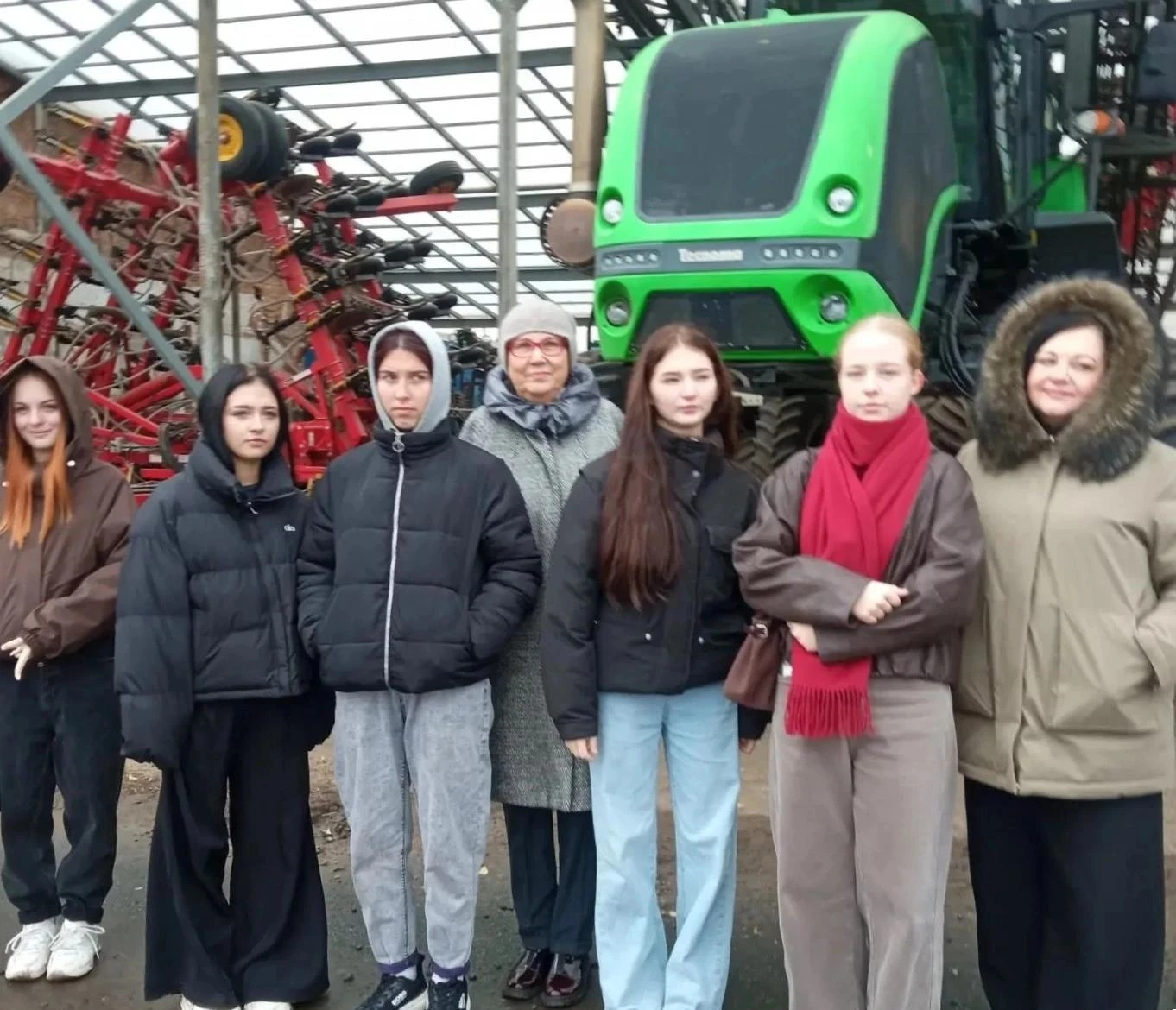 🏭 Молодёжный клуб Черлакского района отправился на экскурсию в «Соляное»