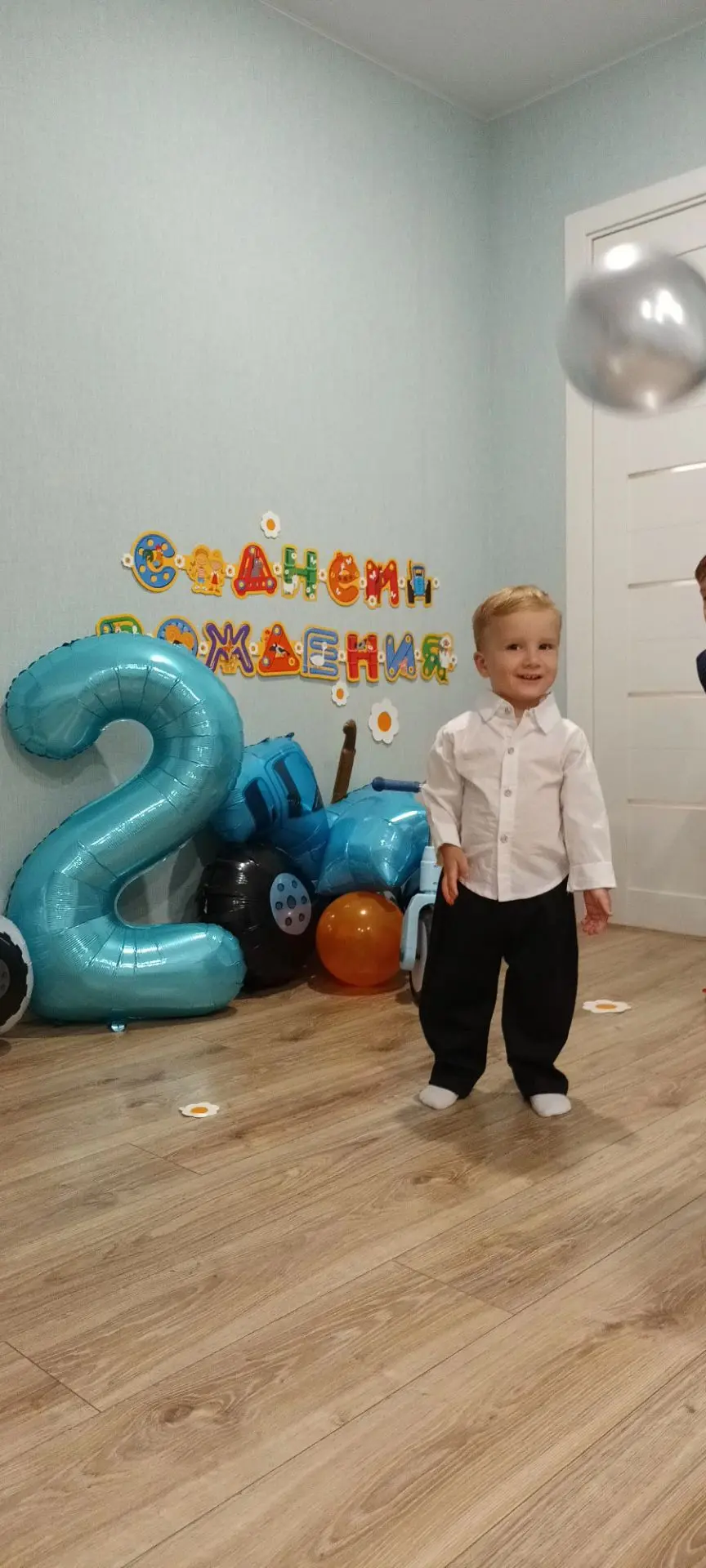 Сегодня этому мужчине исполнилось 2 года - это вам не шутки!