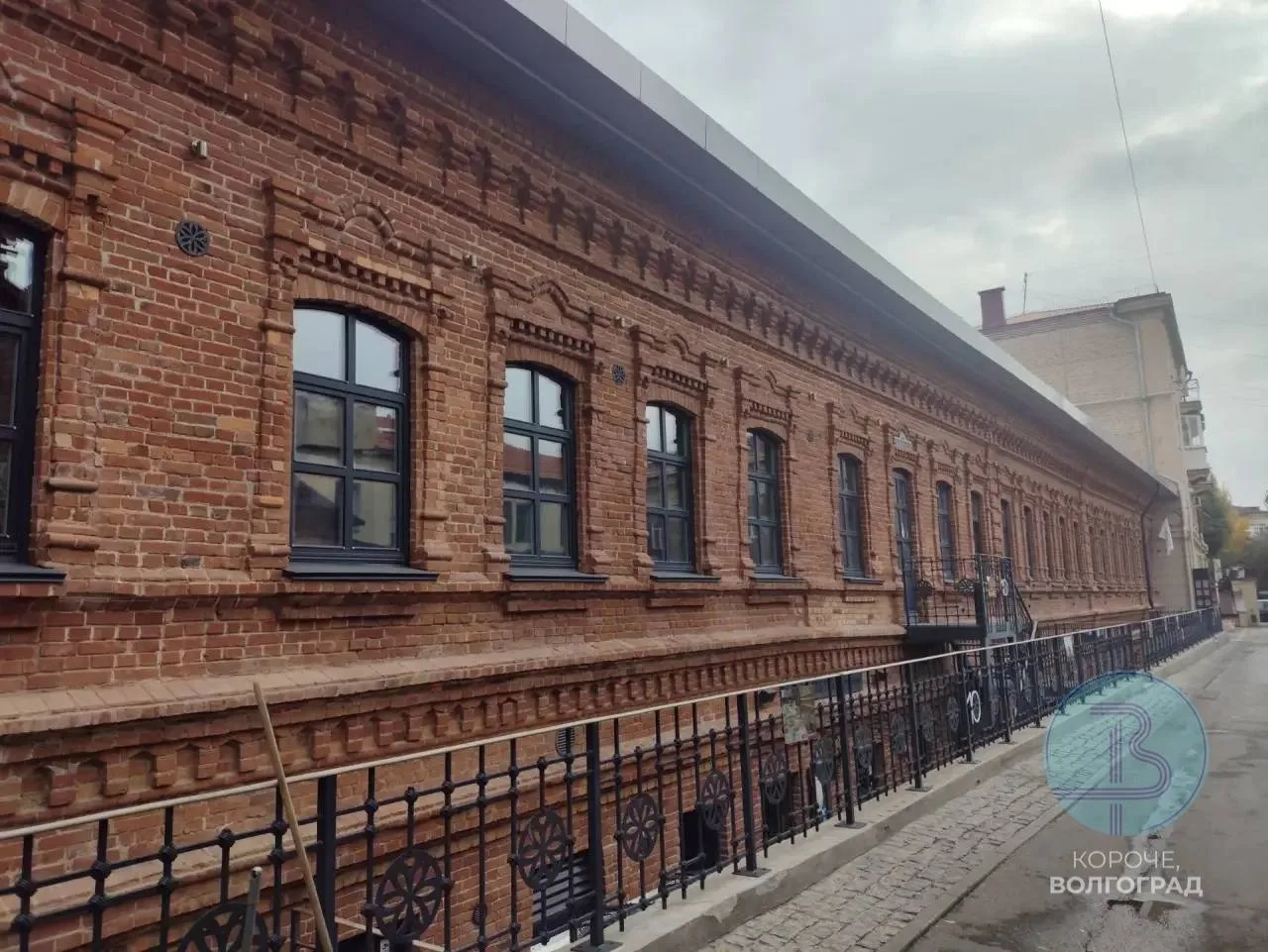 #КорочеИстория Сегодня поговорим об уникальном дореволюционном здании — бывшем складе-х...