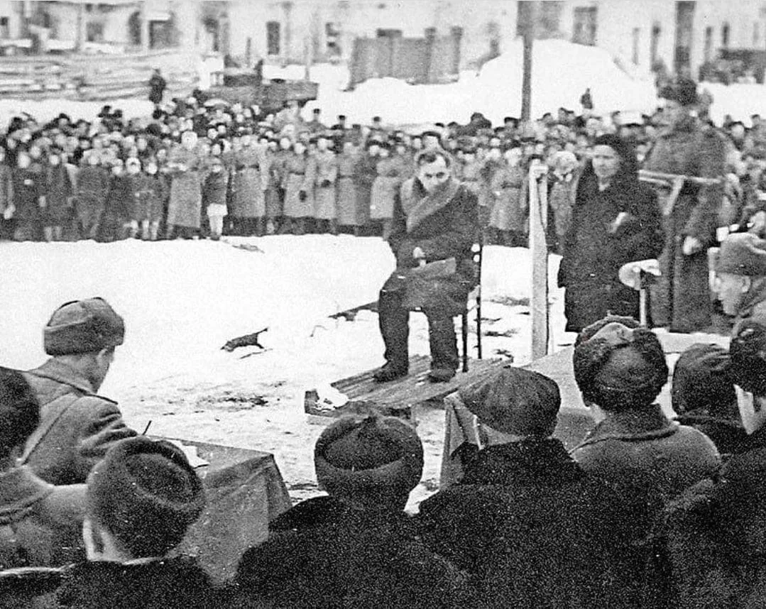 "...В марте 1944 года, всего через несколько месяцев после освобождения Ленинграда от б...