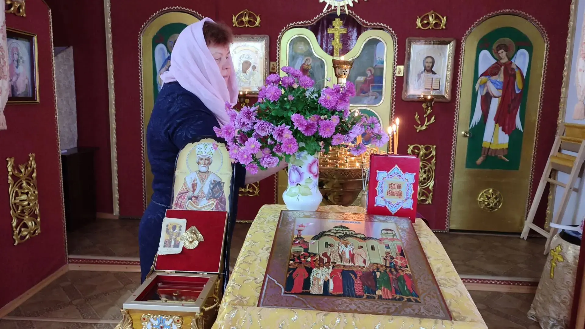 В воскресенье, когда Церковь вспоминает Воскресение Христово, женщины Прихода храма Воз...
