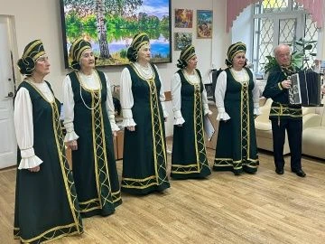 Когда в зале звучит русская песня — становится теплее!