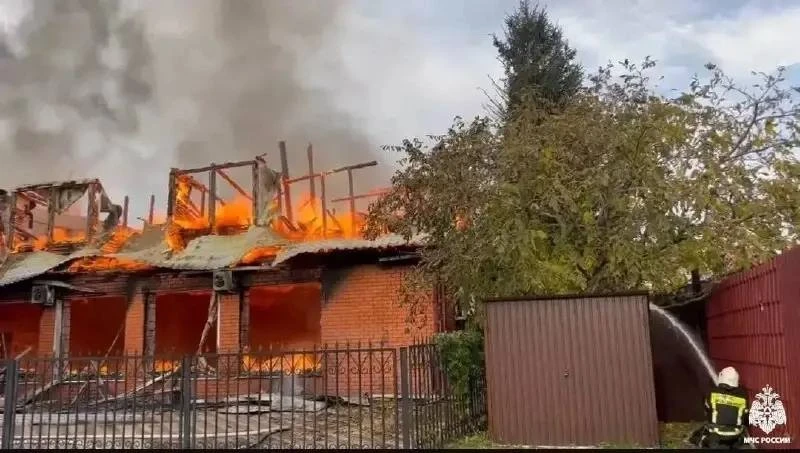 🔥 Магазин полыхает на площади 540 квадратов в селе Петровском