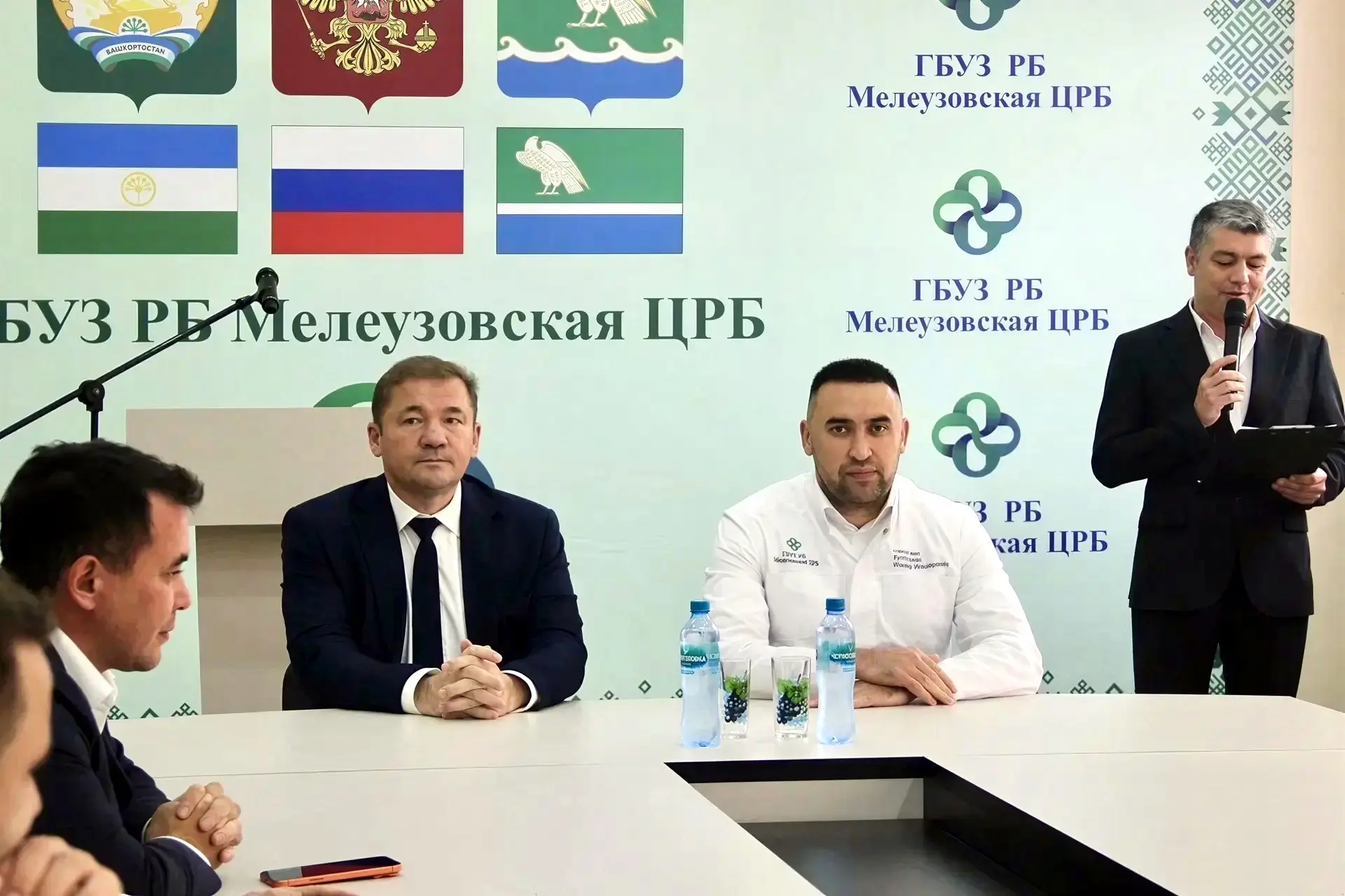 Главный врач районной больницы Ильмир Кутлугужин рассказал, что вчера в учреждении прош...
