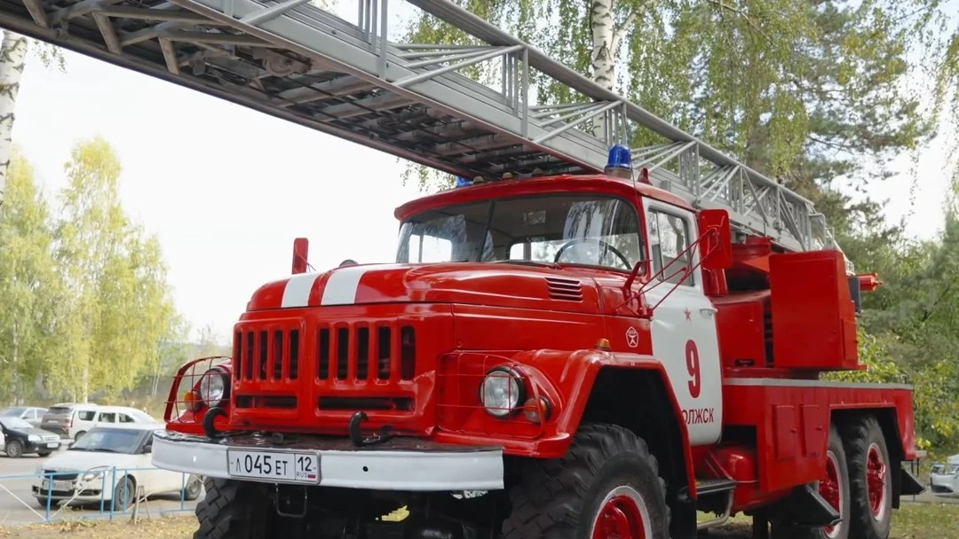 🚒 У пожарно-спасательной части №9 открыли памятник пожарному автомобилю. Машина служил...