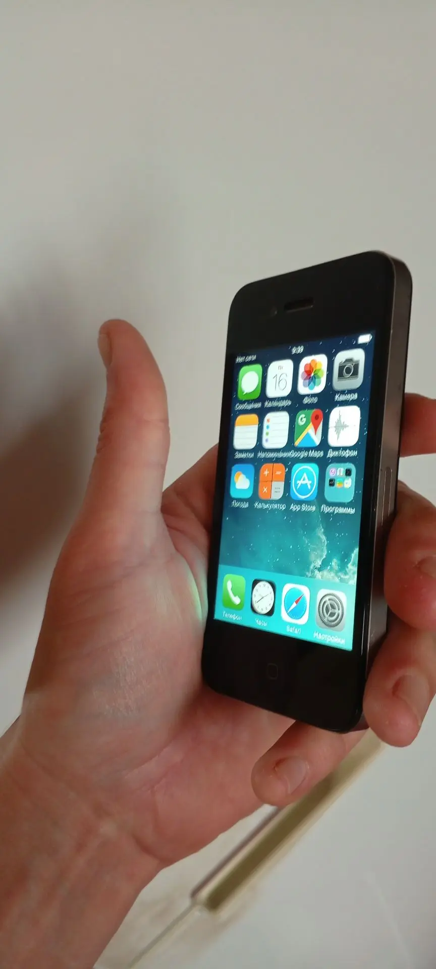В Евпатории предлагаю к продаже IPhone 4 для коллекционеров и фанатов фирмы apple 🍎. А...