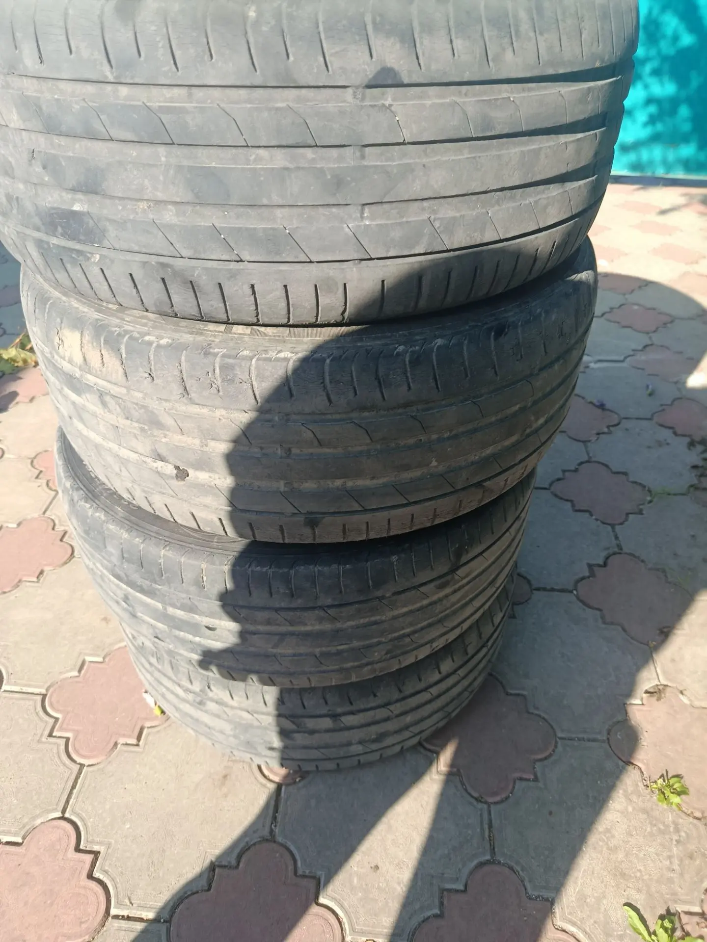 Продам резину на 18, цена 5 тысяч за все 89036052813