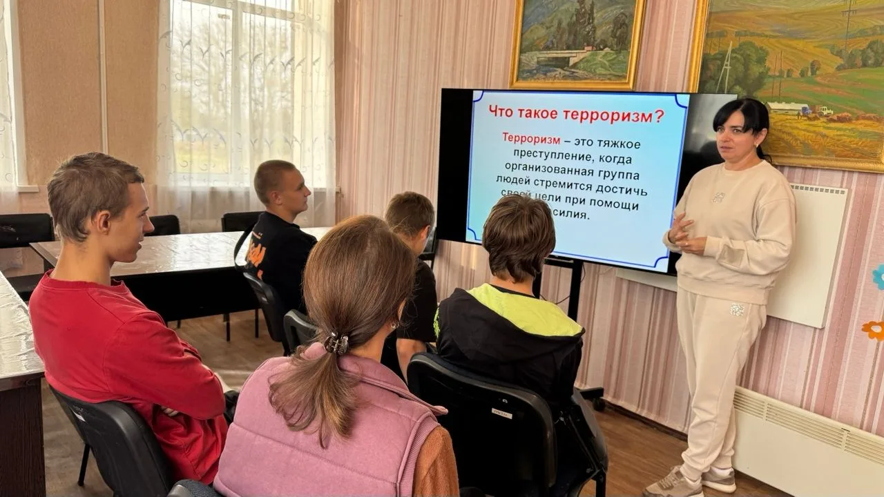 ❗️ 14 октября в Новозарьевском центре культуры  прошел круглый стол « Что такое террори...