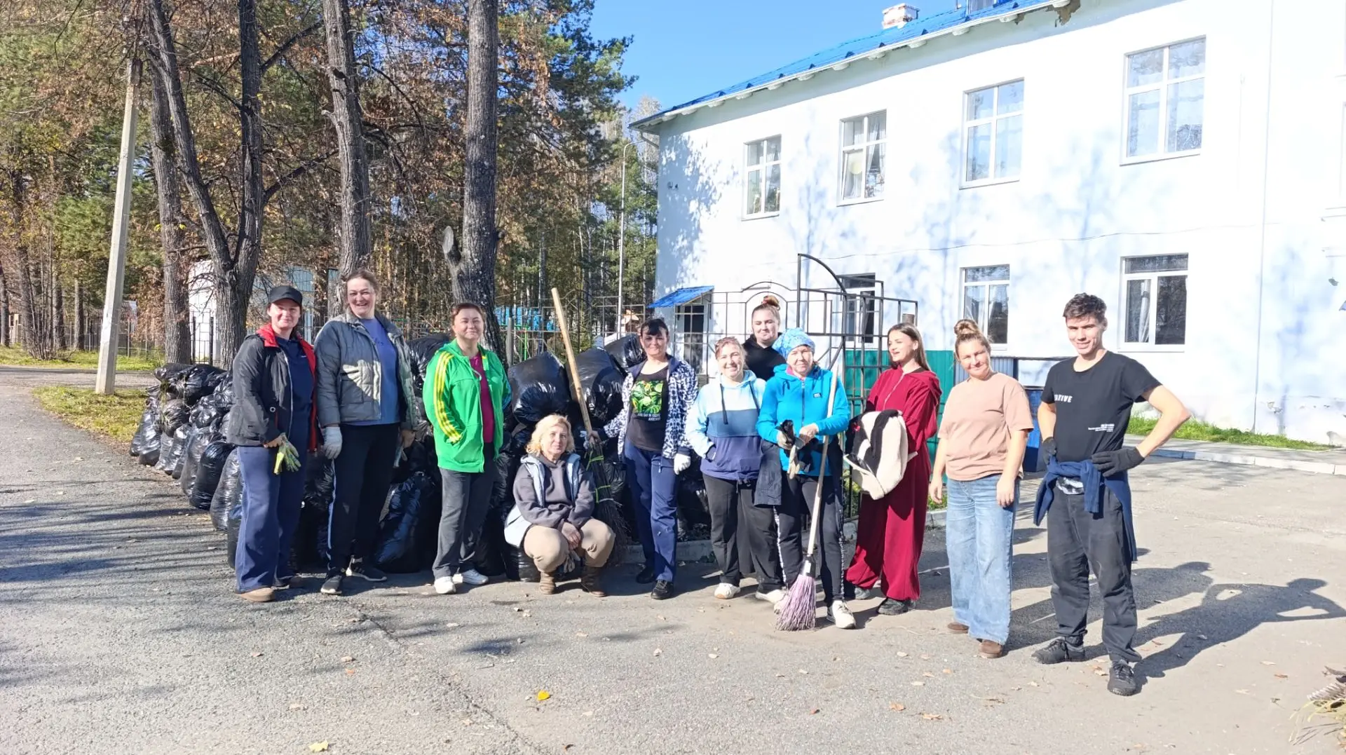 🍂🍁Субботник в ДК «Надеждинский»: вместе — значит, справимся!