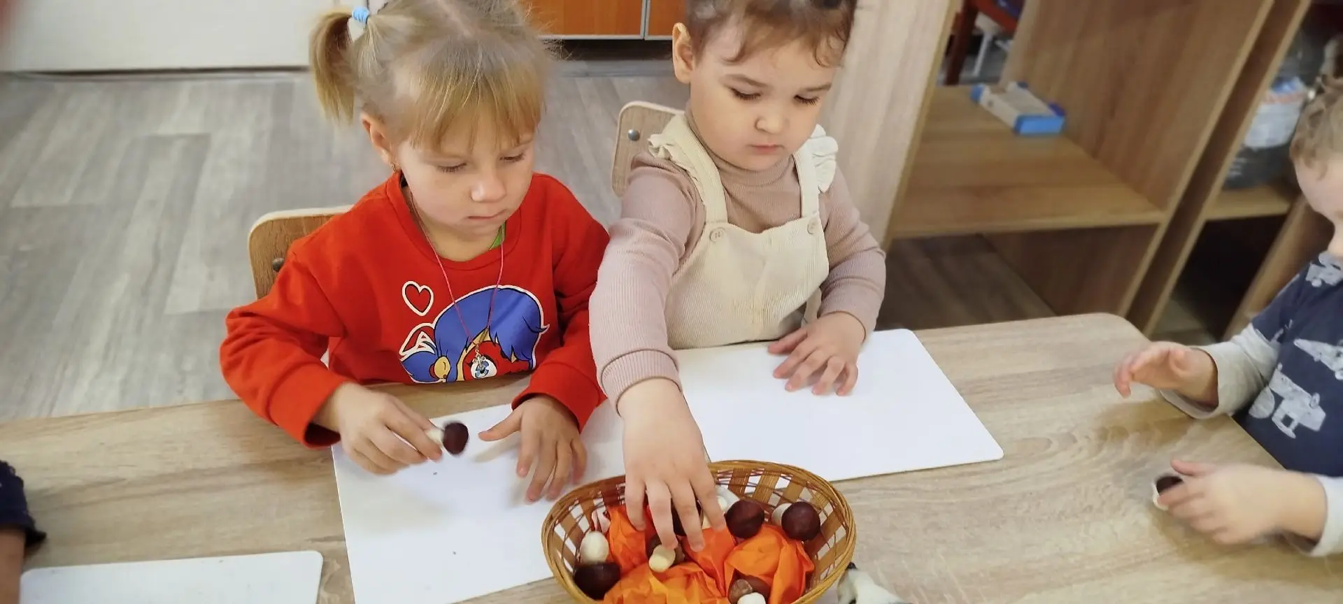 🍂 Осенняя неделя в группе «Любознайки» продолжается! 🍁
