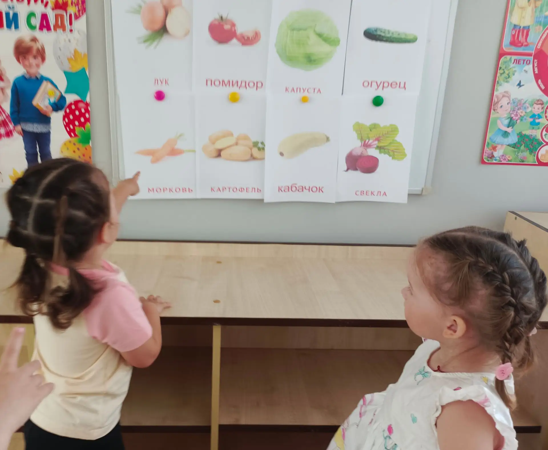 Сегодня в группе раннего возраста дети познакомились   с  овощами 🍅🥒🥕🍅🥒🥕