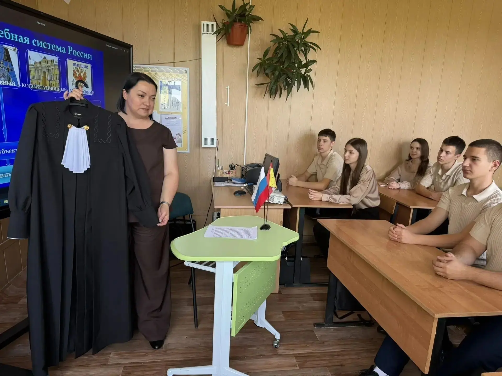 В Терновской школе № 1 для учащихся старших классов была организована лекция на тему «М...