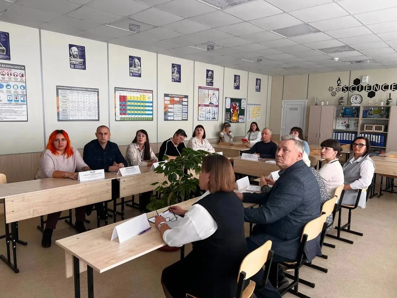 Исполняющая обязанности директора Регионального центра образования Анна Павленко поздра...