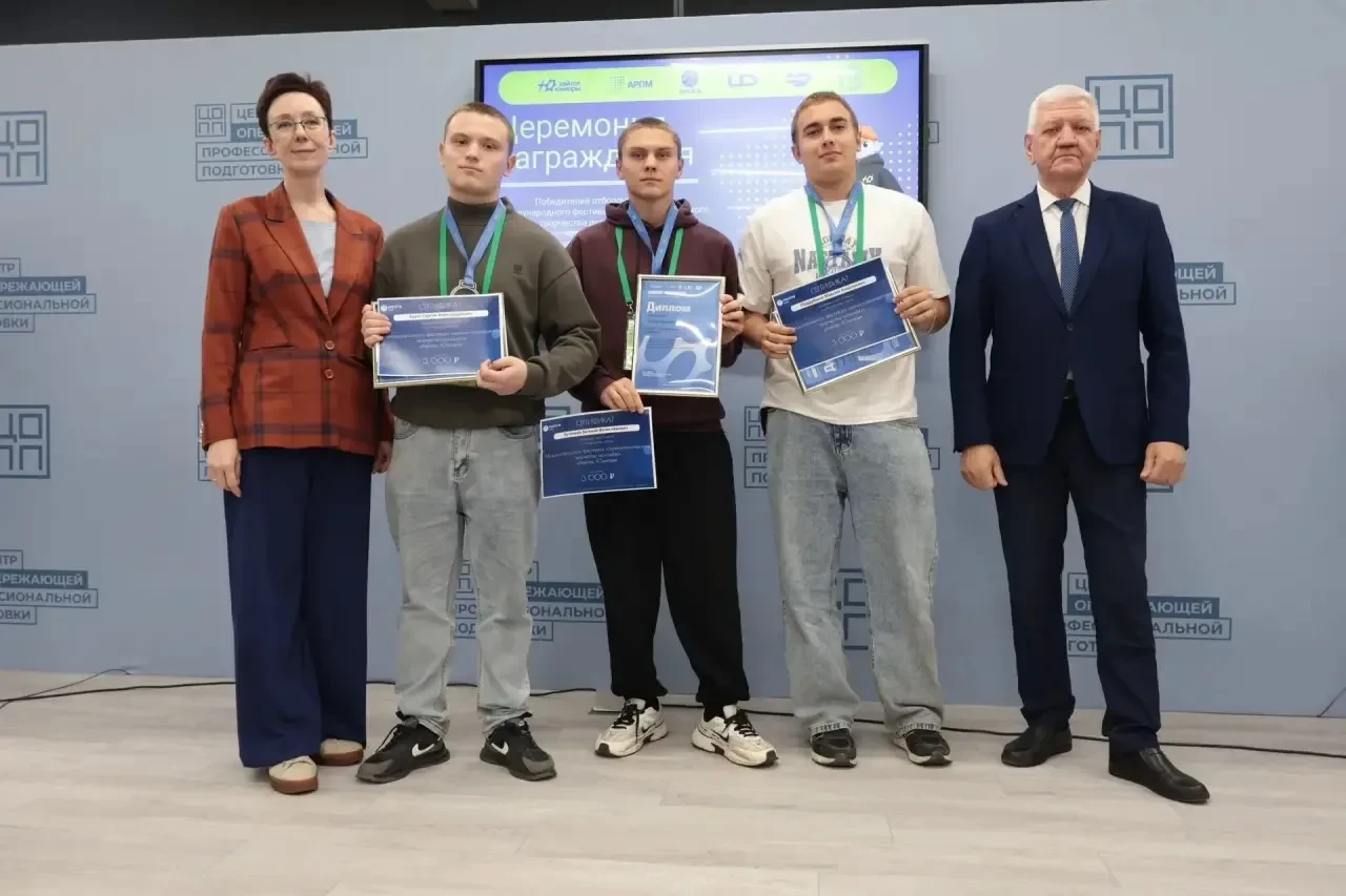 🏆 Три команды из области прошли в финал «Хайтек. Юниоры» — 2026