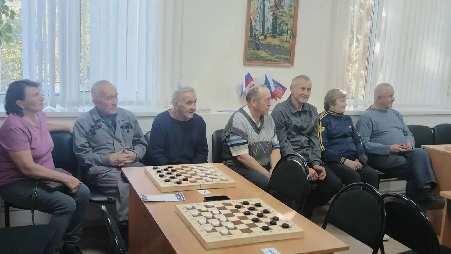 Ветераны Коркинского округа разыграли чемпионат по шашкам в центре общения старшего пок...