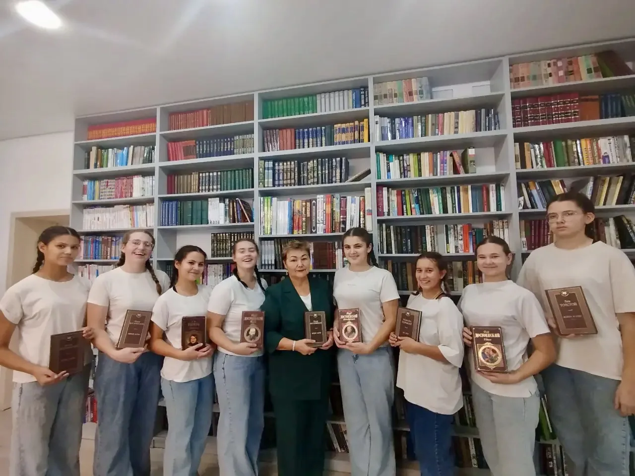 📖📕Сегодня в нашем учреждении было по-особенному уютно и вдохновляюще. Мы провели «Лит...
