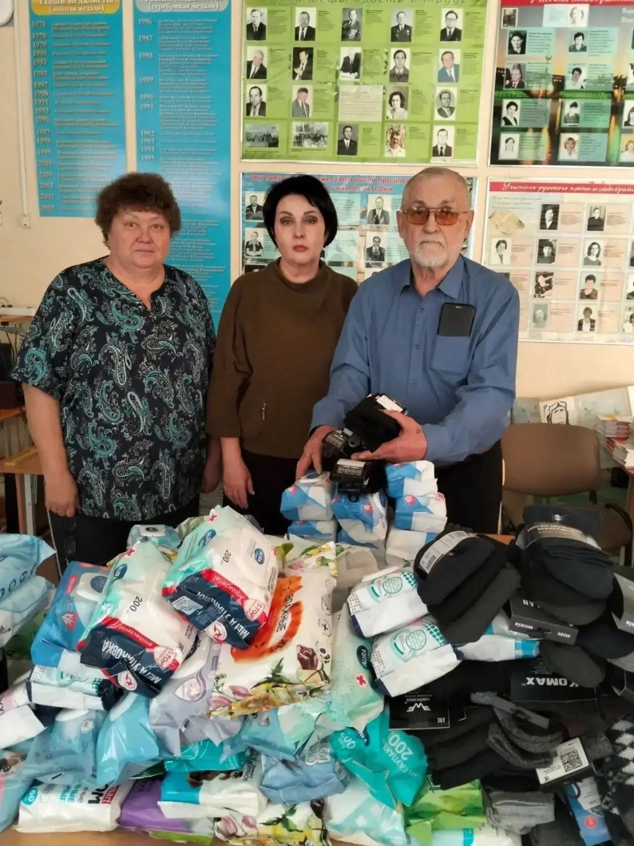 📦 Сбор помощи для солдат в зоне СВО в МБОУ СОШ №2: финальный этап