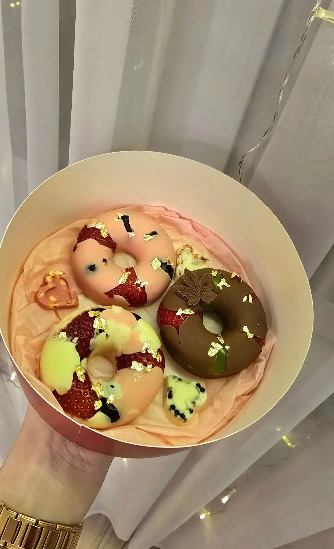 Шоколад снаружи, сочные ягоды внутри! 🍓🍇🫐
