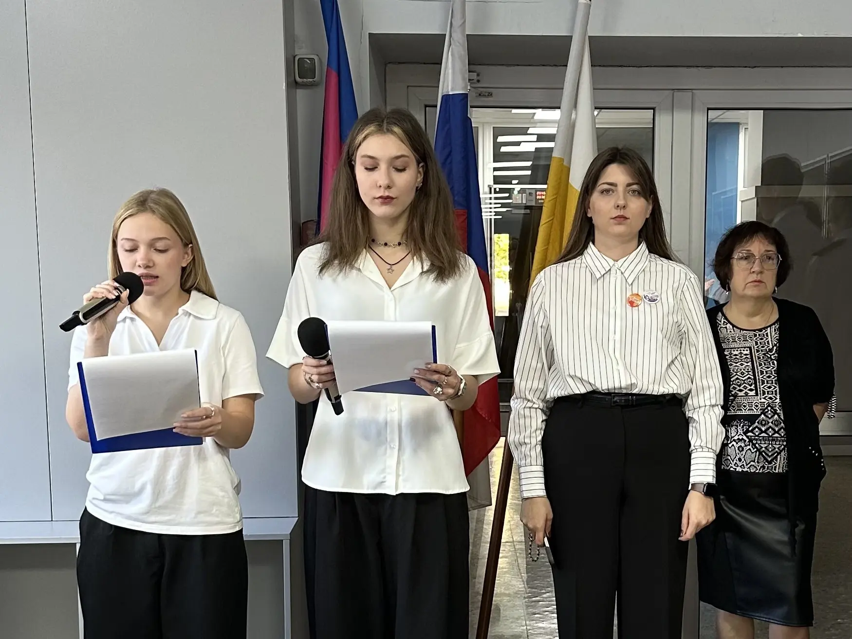 Сегодня, 12 октября, состоялась еженедельная линейка, посвященная церемонии поднятия фл...