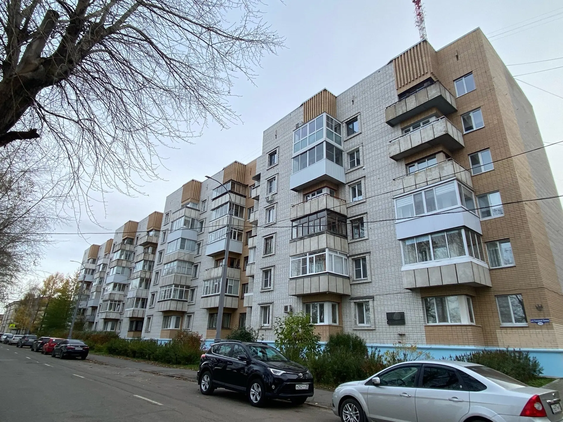 🏠 Набережная, 100: дом с историей и «Вечерами у Гемп»