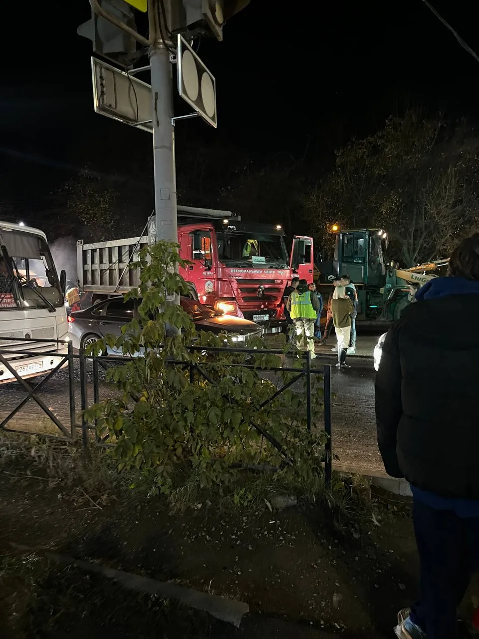🚗 Ещё одна авария произошла в машгородке — на этот раз столкнулись легковой автомобиль...