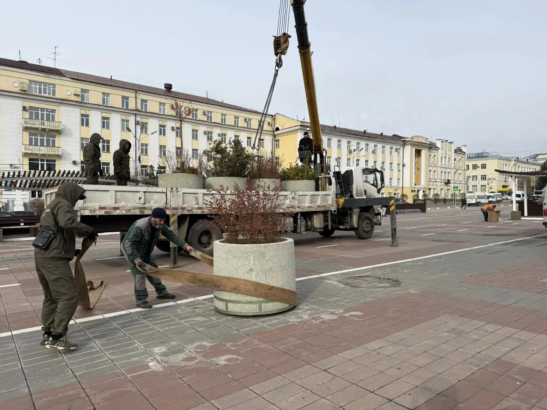😢 Прощай, тепло! Зону отдыха разбирают на главной площади Улан-Удэ