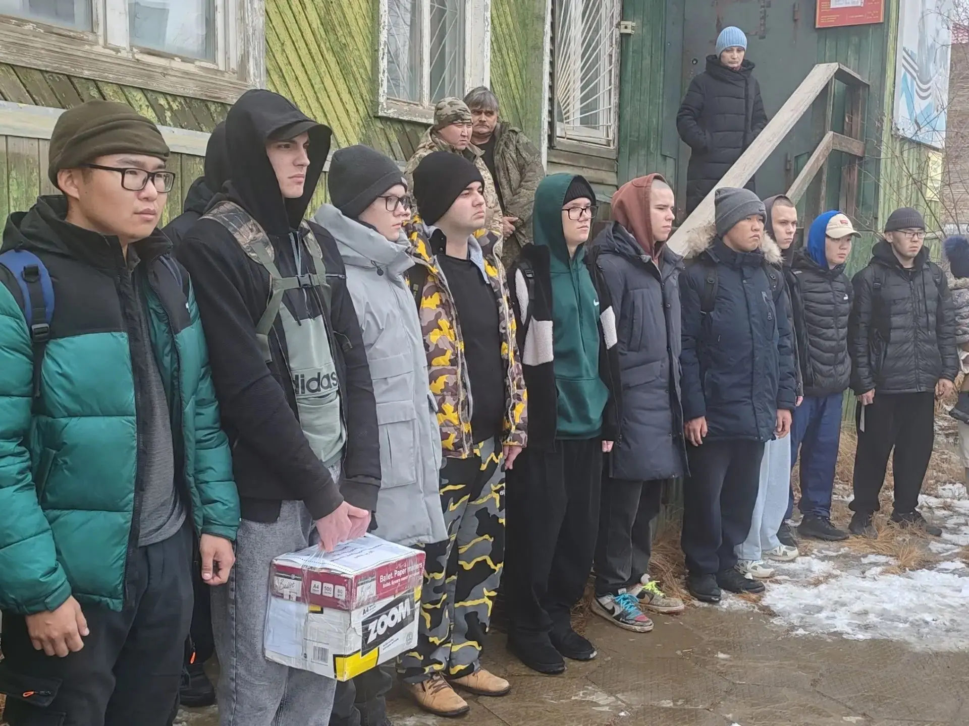 Сегодня состоялась отправка первой группы новобранцев на республиканский призывной пунк...