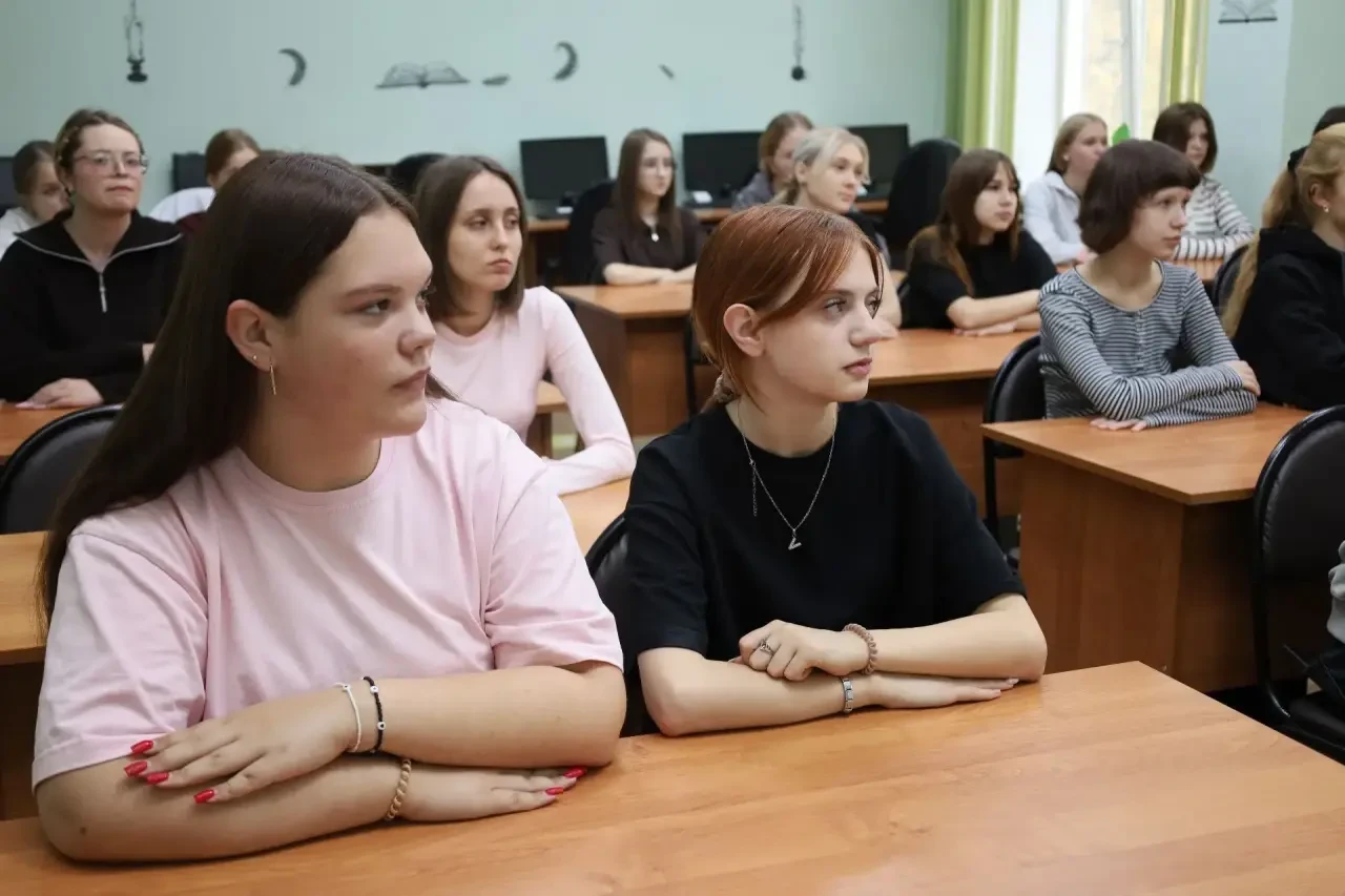 📚 Октябрь в АТпромИС: месяц этикета, важных разговоров и доброго кино