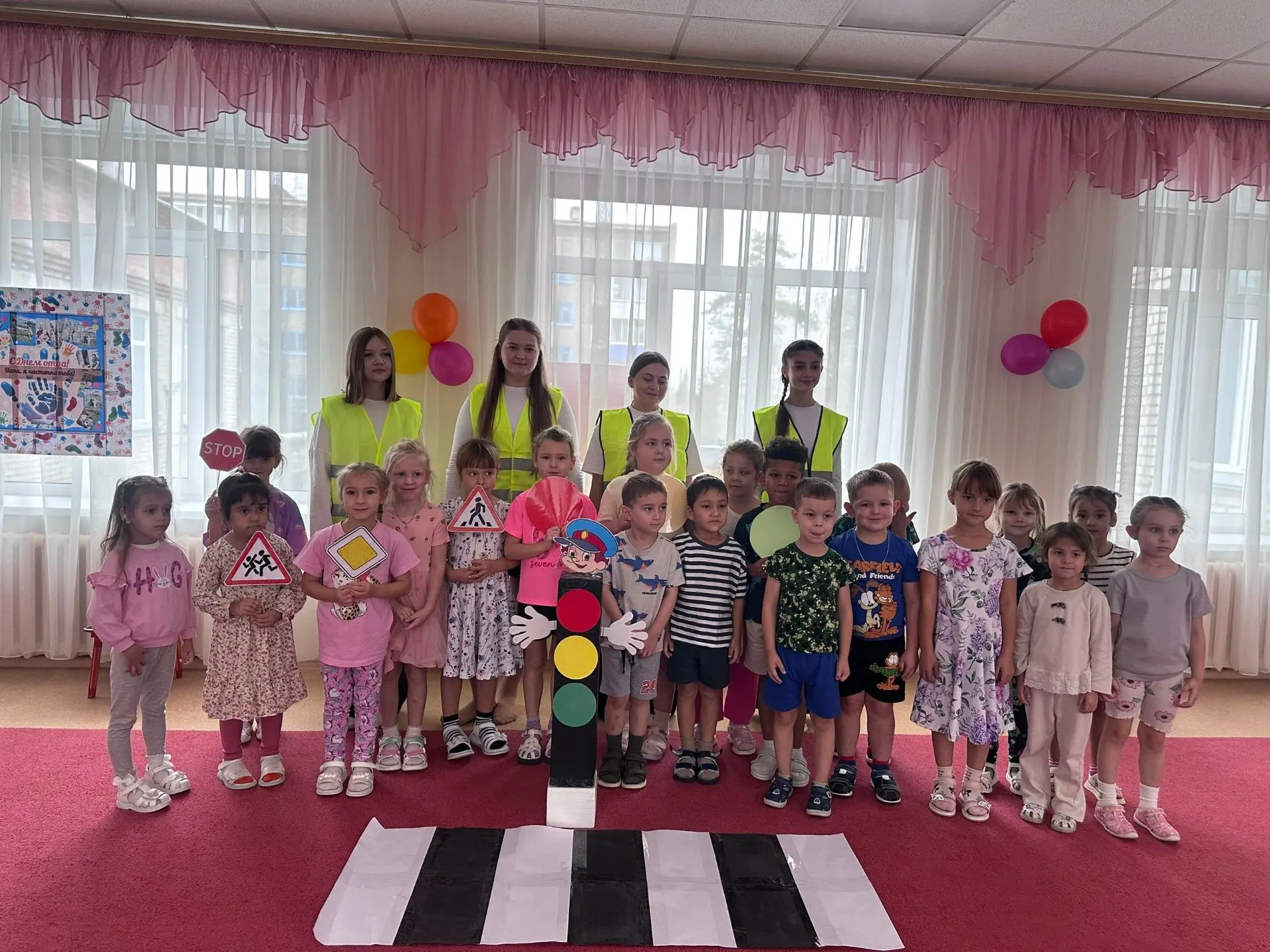 🎉 В гостях у «Сказки» и «Гномиков» — отряд ЮИД! 🎉