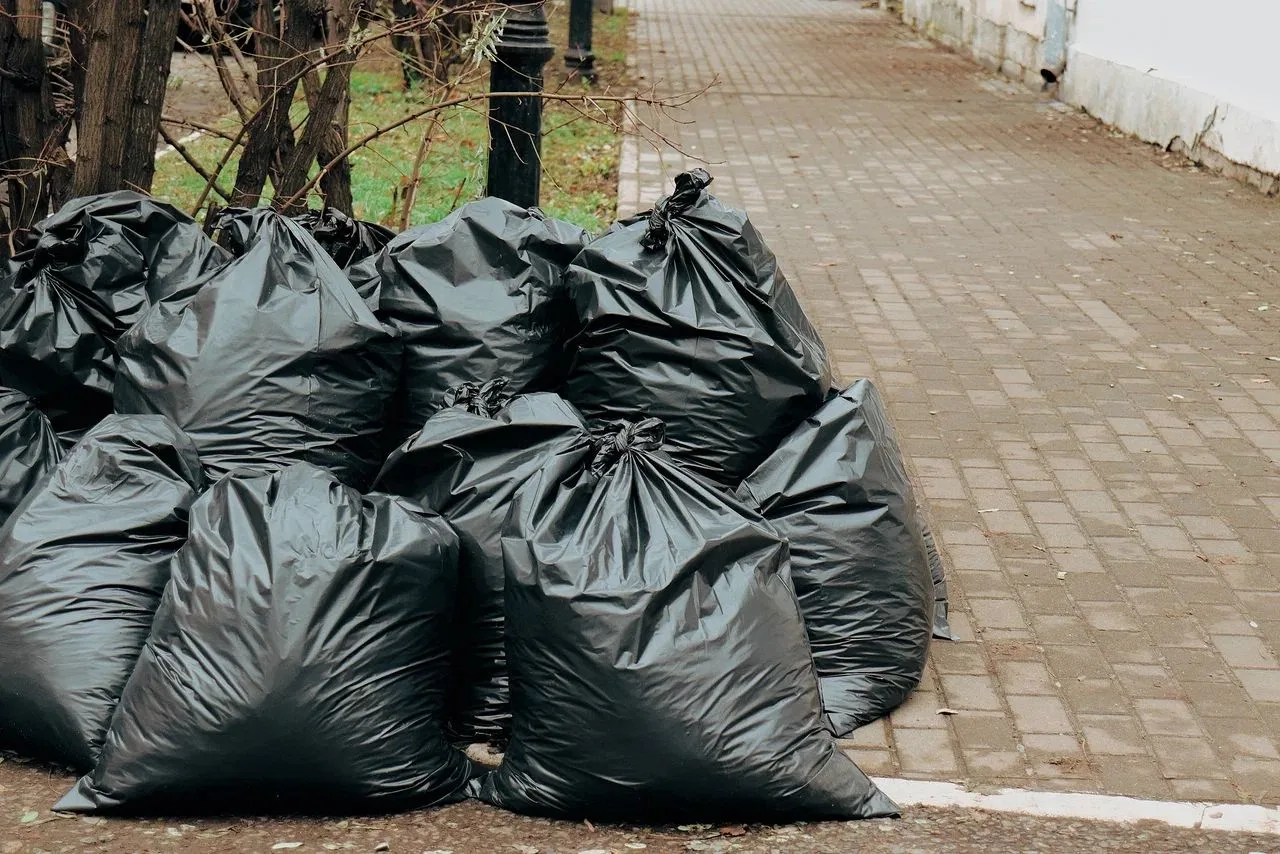 В Сонковском округе убрали незаконную свалку