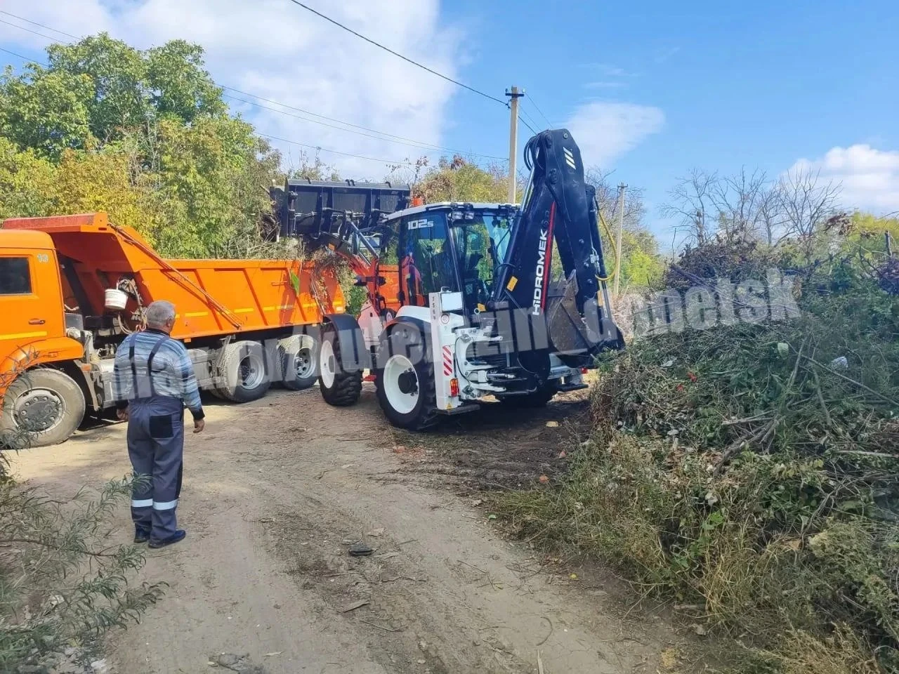 Более 220 кубометров мусора вывезли с улиц Донецка