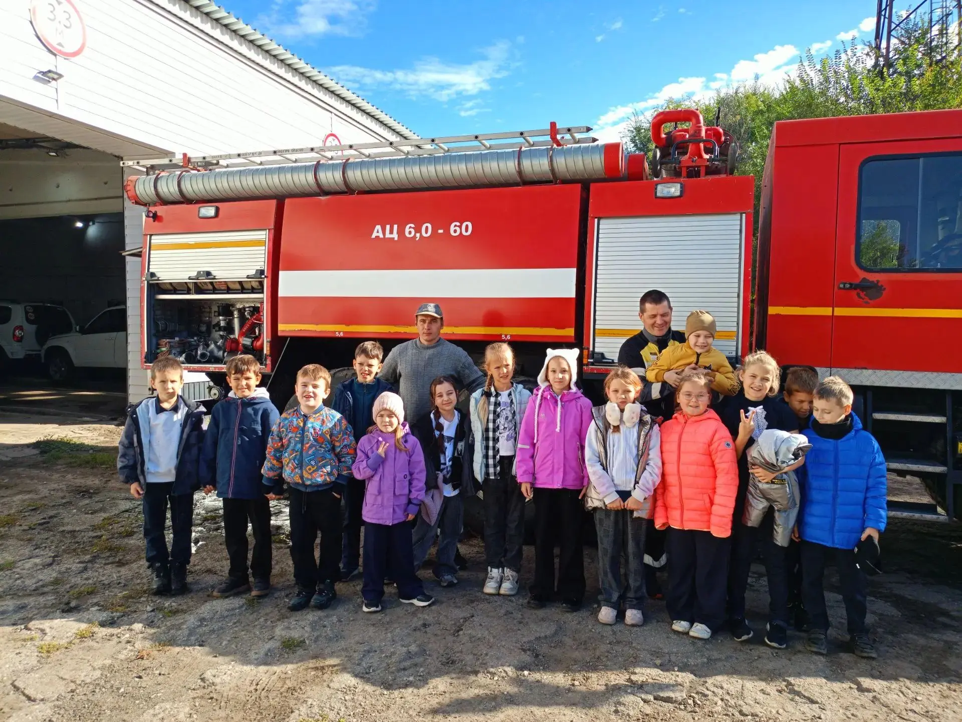 🚒 В рамках Недели труда и профориентации 9 октября 2026 года учащиеся 2 класса вместе ...