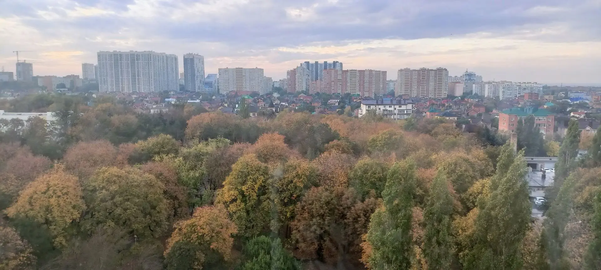 Небо меняется каждые полчаса. Сейчас пейзаж за окном впечатляет и вдохновляет🫠