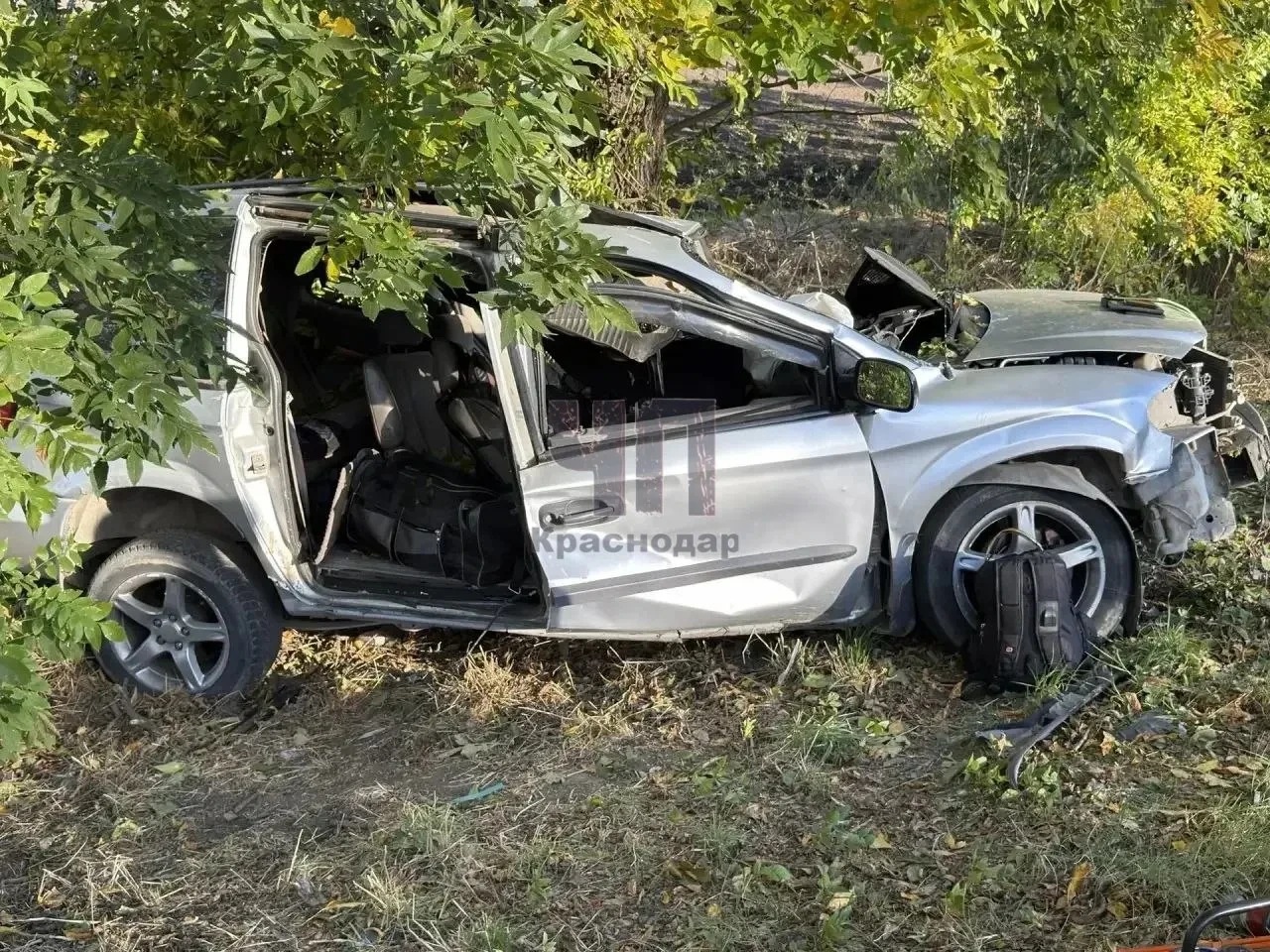Два человека погибли после удара о дерево на трассе «Кавказ»!