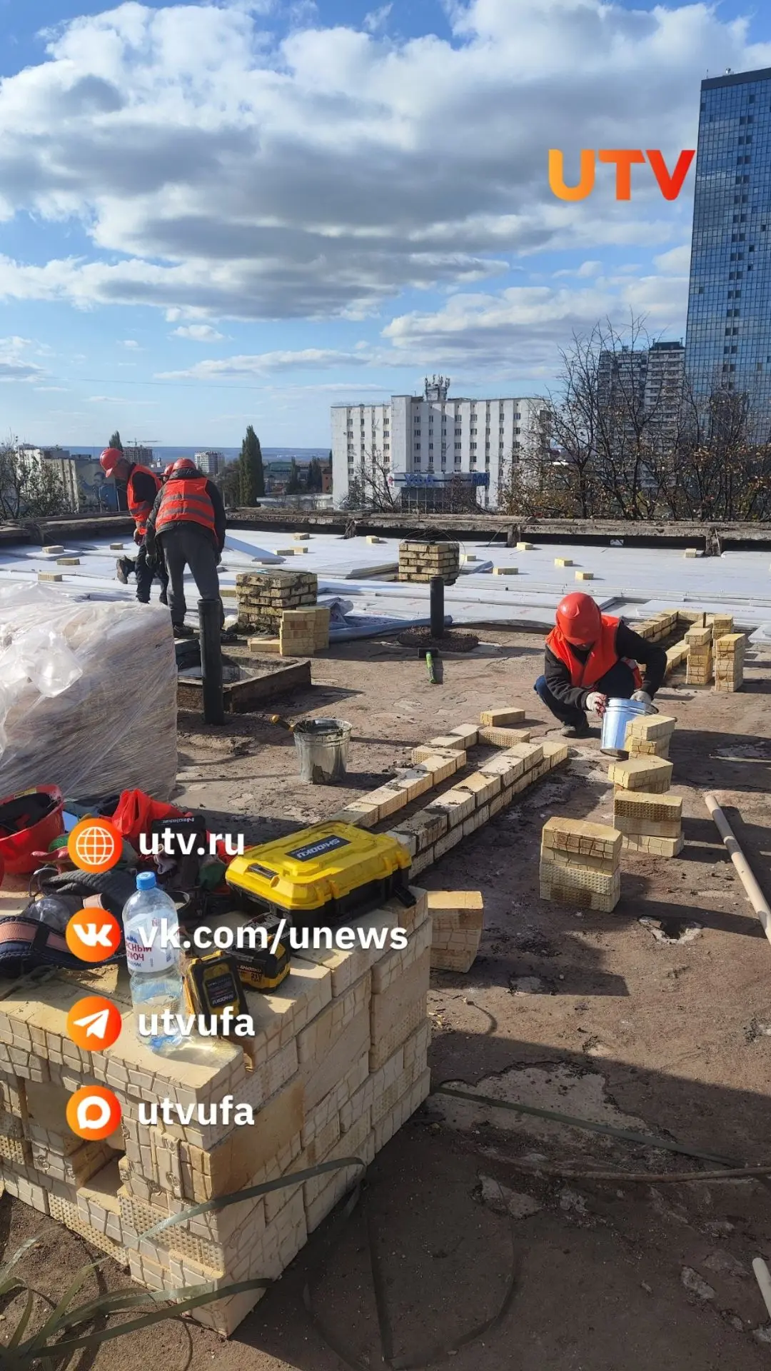 Сгоревшую крышу дома на Зорге в Уфе уже начали восстанавливать