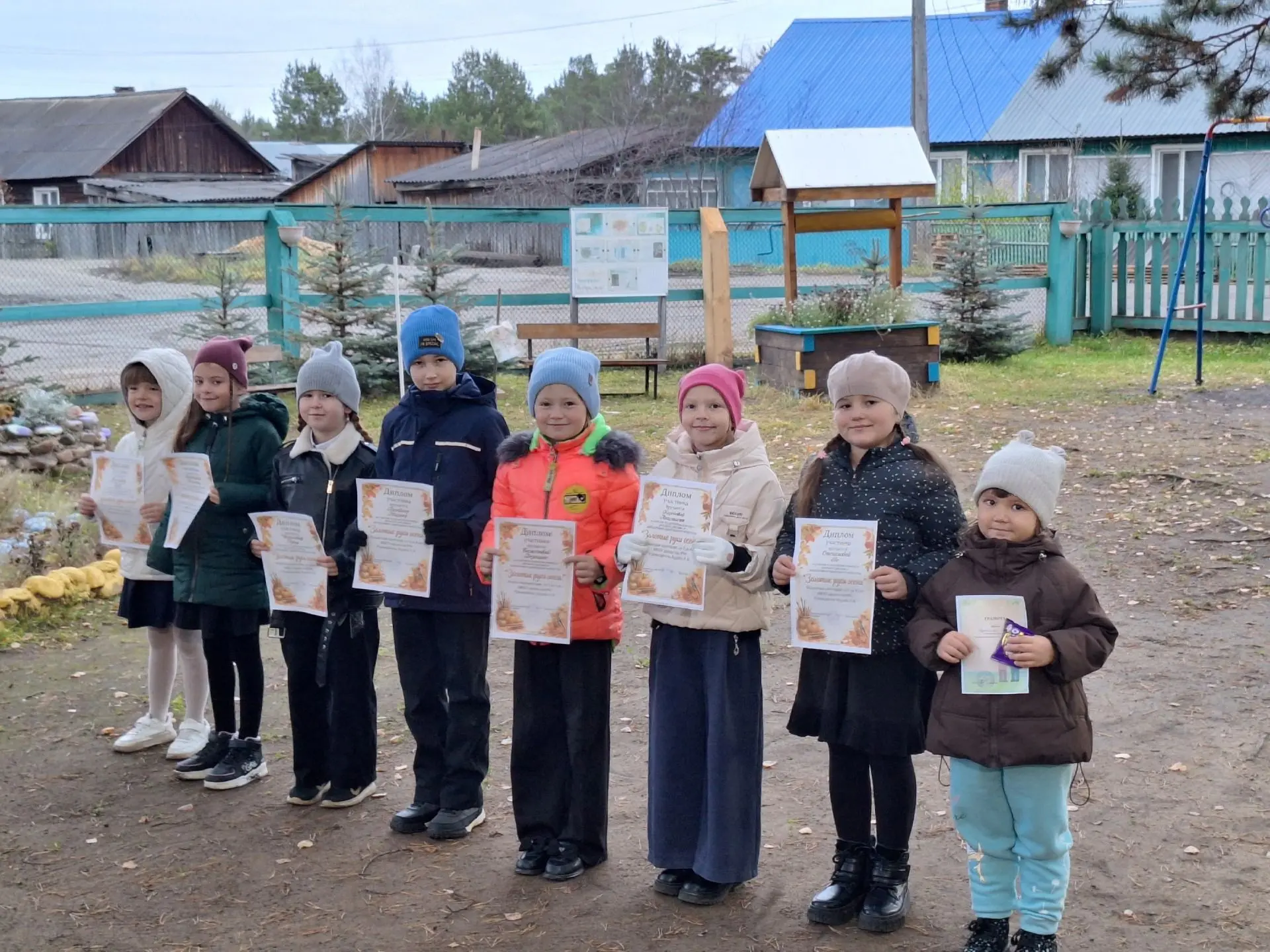 Новая учебная неделя в нашей школе традиционно началась с торжественной линейки.