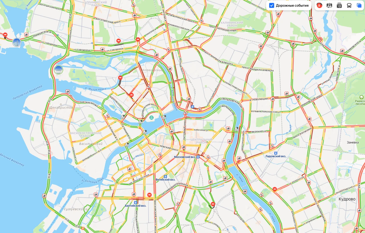 Тем временем в Петербурге 8 баллов.