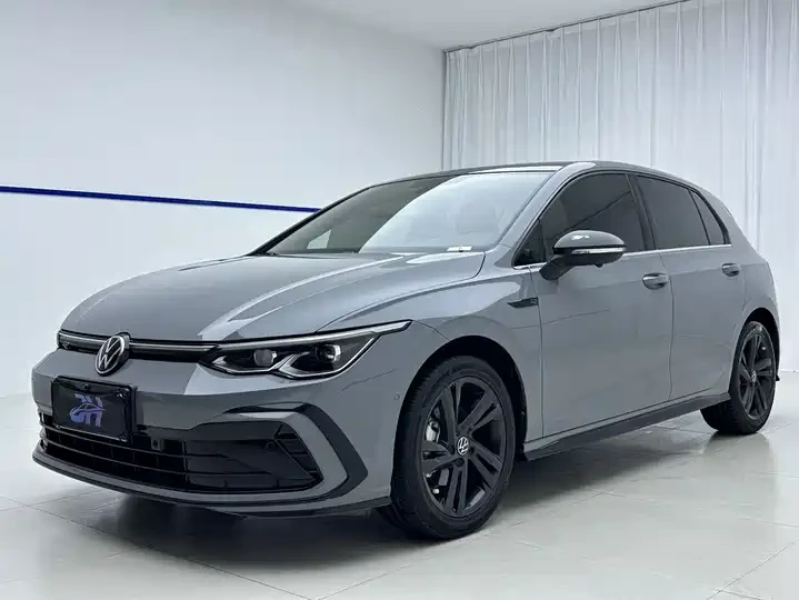 Практичный немецкий хэтчбек: VW Golf — стиль, динамика и продуманная комплектация!