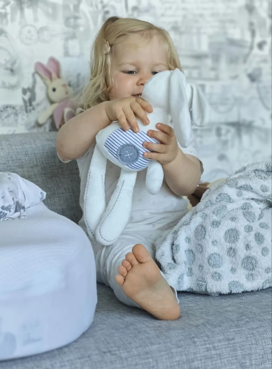 Сама нежность! 🥹💕 Сижу со своим зайчиком 🐰, а он, если вы не знаете, ждал меня уже т...