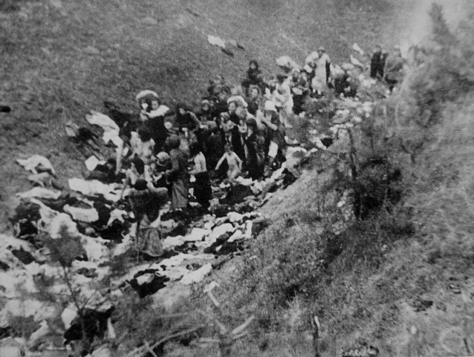 14 октября 1942 года. Расстрел еврейских женщин и детей у села Мизоч Ровенской области.