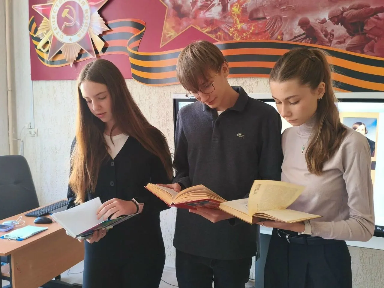 📖 9 октября в Музее Комсомольской Славы гимназии сотрудниками Центральной городской би...