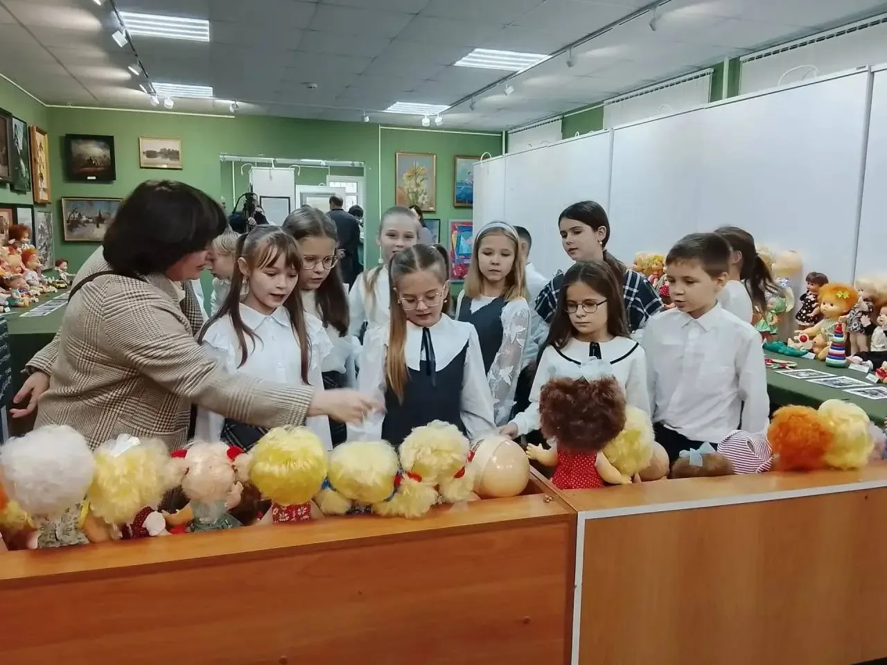 🔶 В Ливнах открылась выставка кукол из советского детства