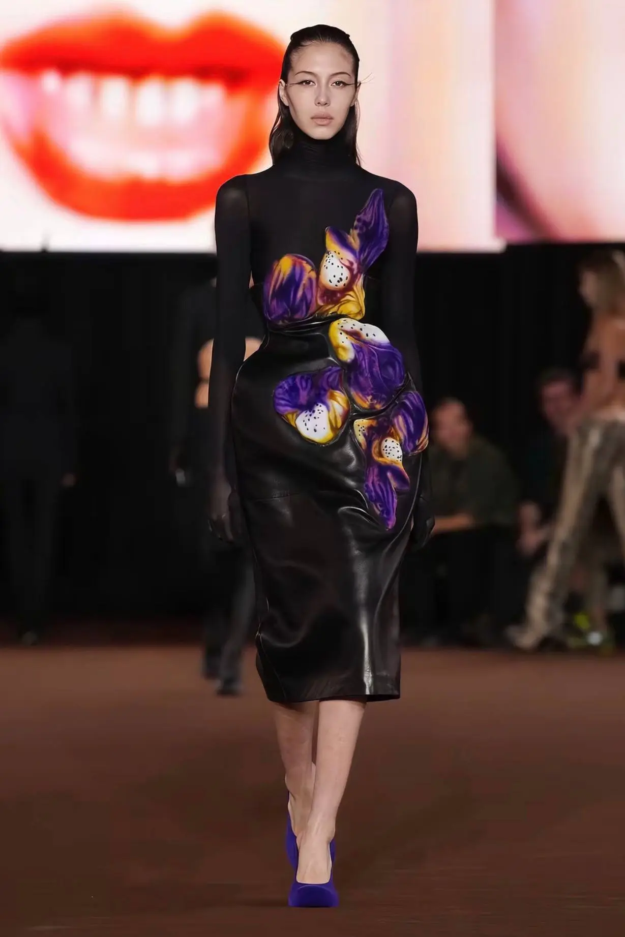 MUGLER SS27: ТКАНЬ КАК СКУЛЬПТУРА